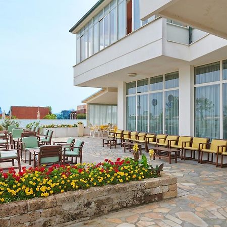 Hotel Caesar Bed And Breakfast Milano Marittima Zewnętrze zdjęcie