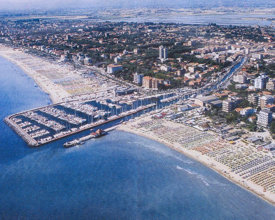 Hotel Caesar Bed And Breakfast Milano Marittima Zewnętrze zdjęcie