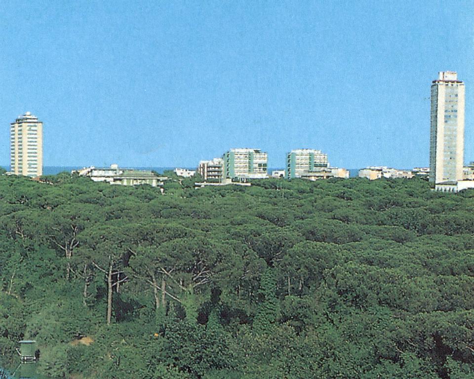 Hotel Caesar Bed And Breakfast Milano Marittima Zewnętrze zdjęcie