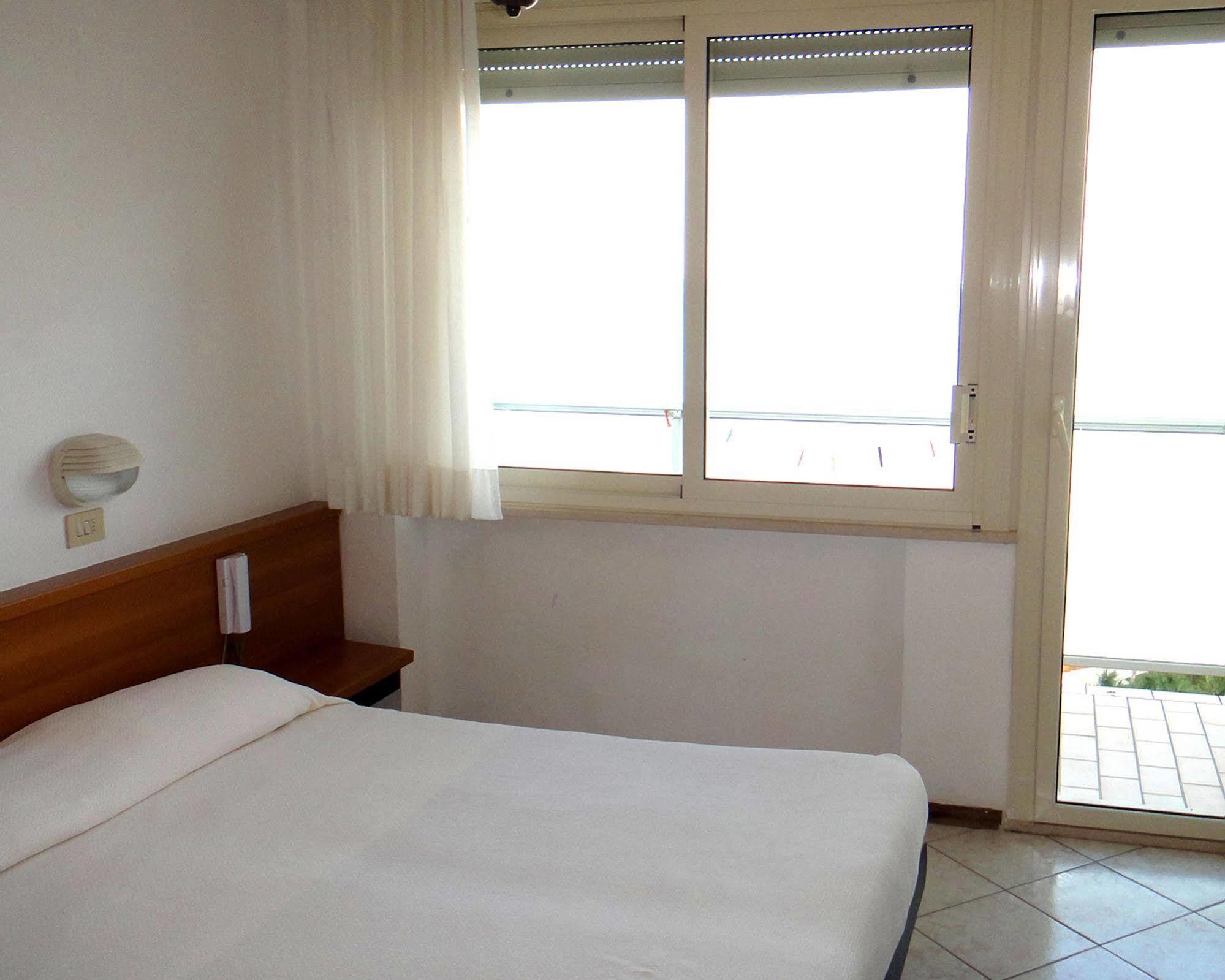 Hotel Caesar Bed And Breakfast Milano Marittima Zewnętrze zdjęcie