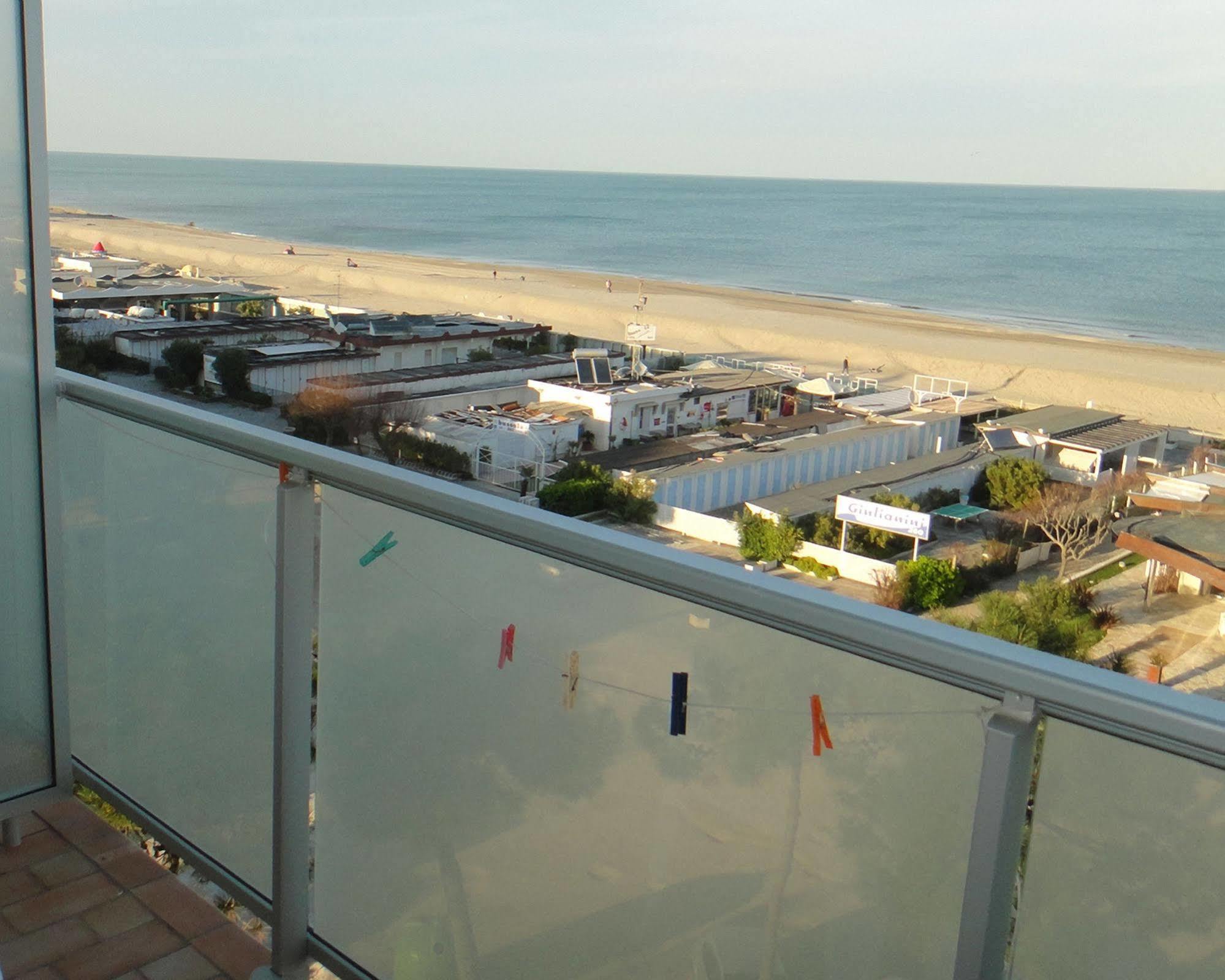 Hotel Caesar Bed And Breakfast Milano Marittima Zewnętrze zdjęcie