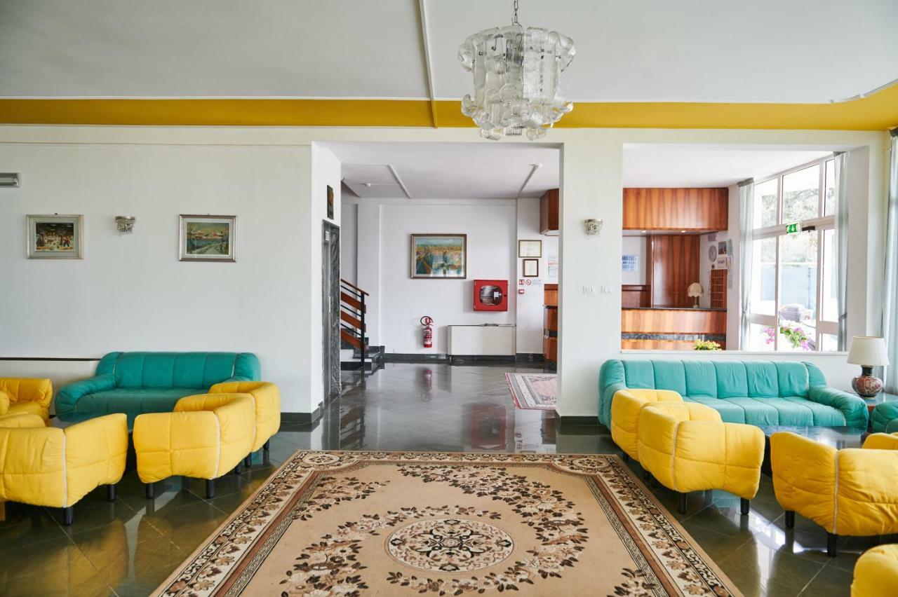 Hotel Caesar Bed And Breakfast Milano Marittima Zewnętrze zdjęcie