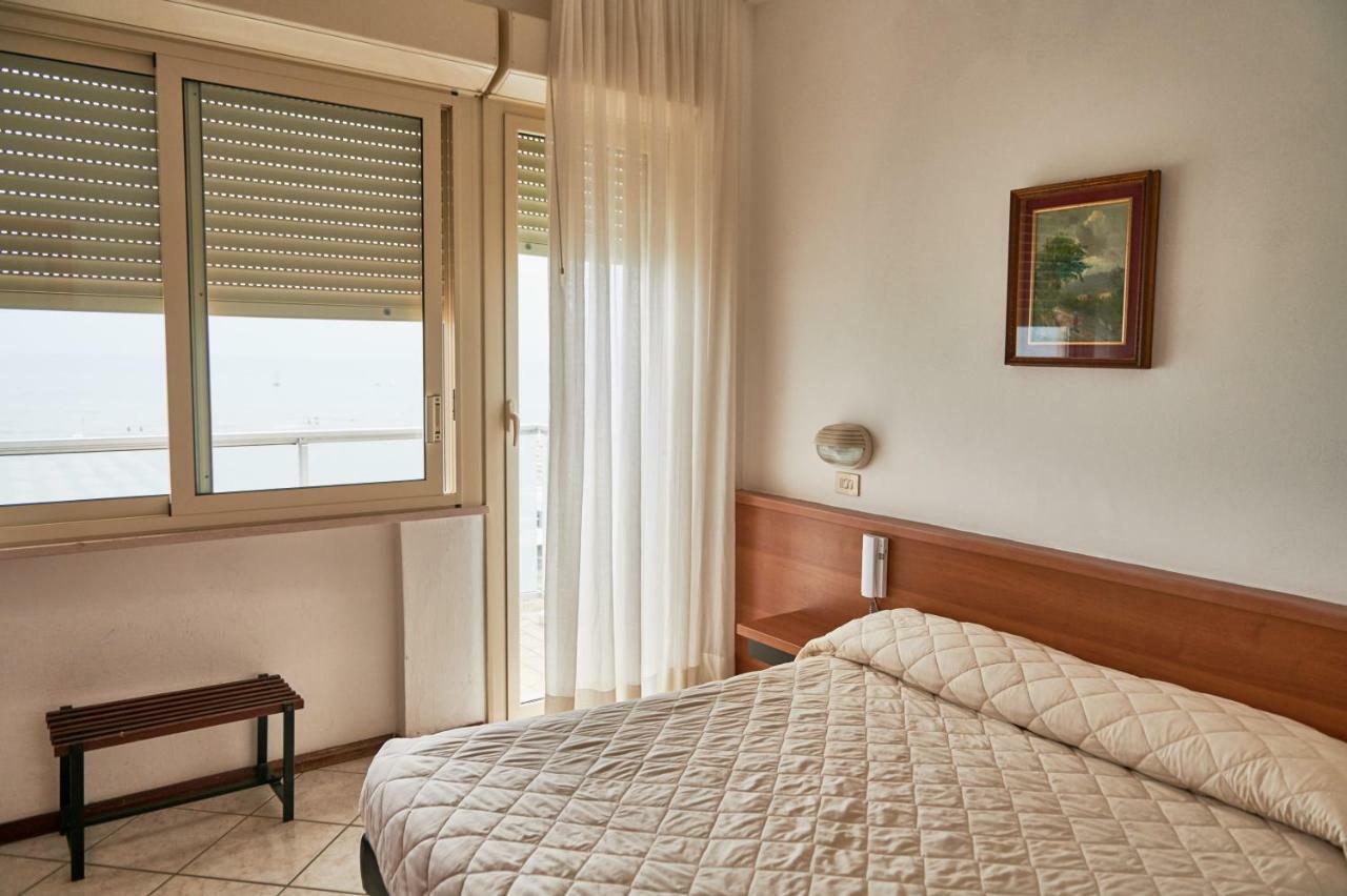 Hotel Caesar Bed And Breakfast Milano Marittima Zewnętrze zdjęcie