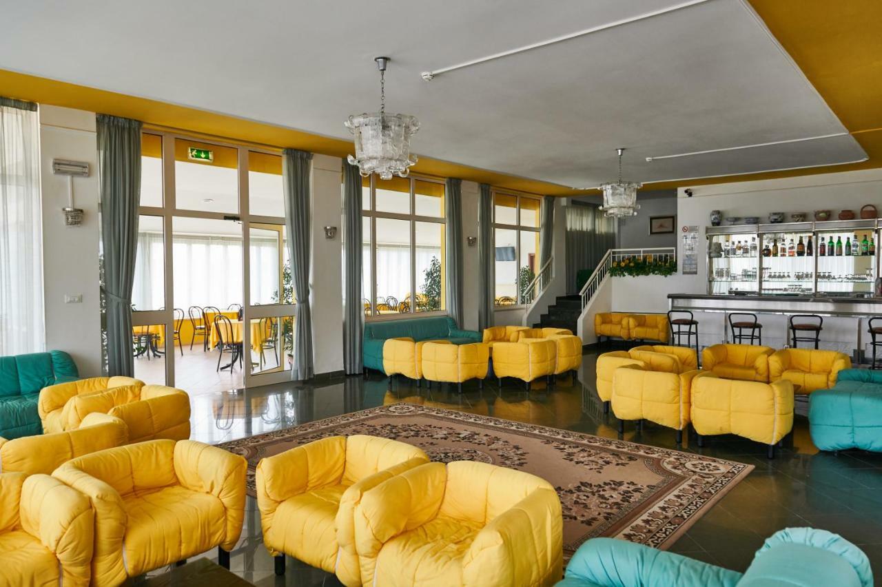 Hotel Caesar Bed And Breakfast Milano Marittima Zewnętrze zdjęcie