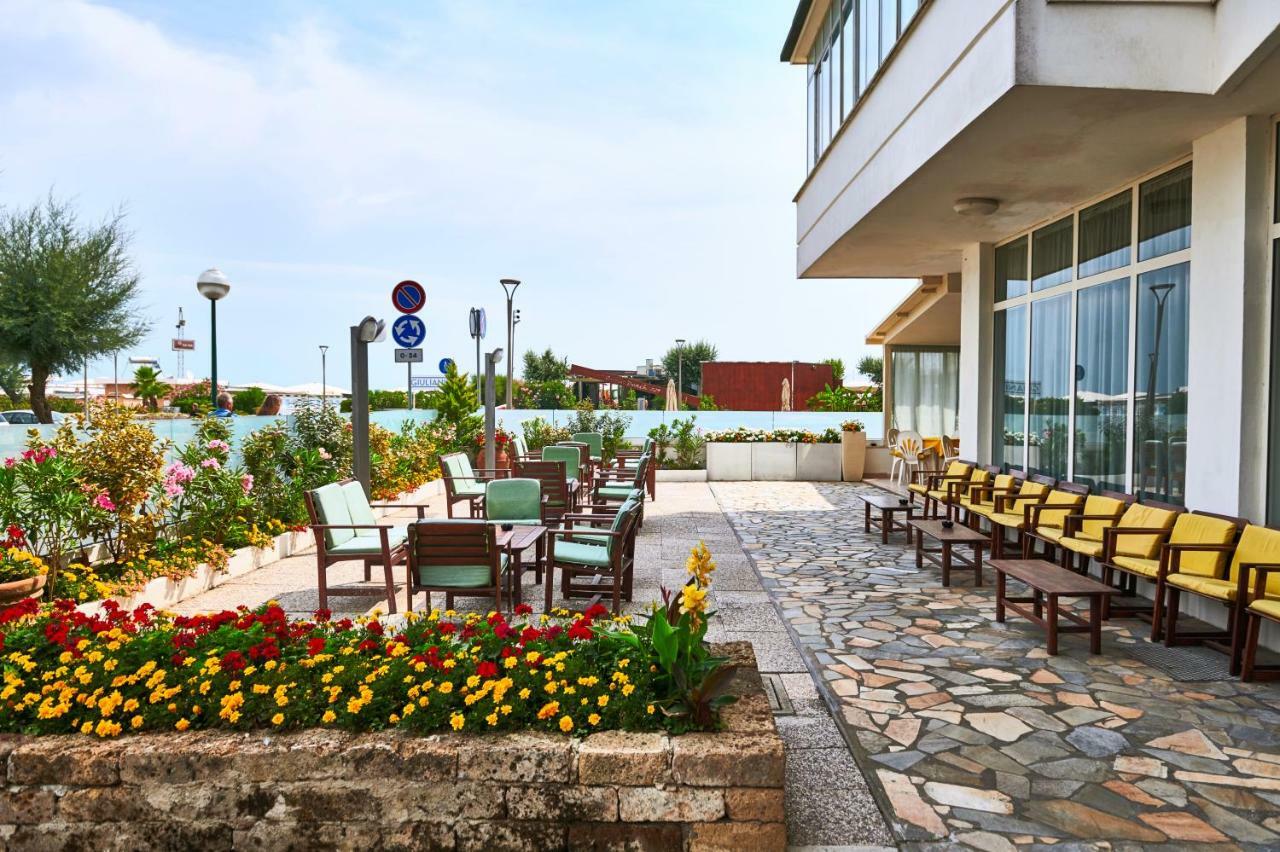 Hotel Caesar Bed And Breakfast Milano Marittima Zewnętrze zdjęcie